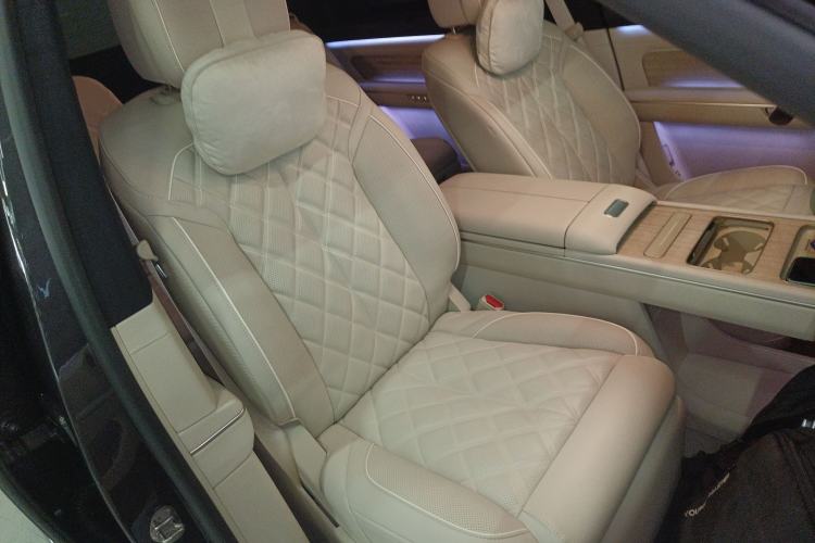 Used Nio ES8 2026 Model 6-seat Executive Signature Edition Right Front Seat