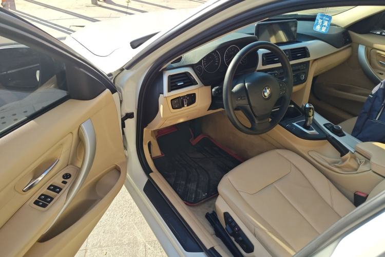 Used BMW 3 Series 2013 320i Sport Edition Driver Seat