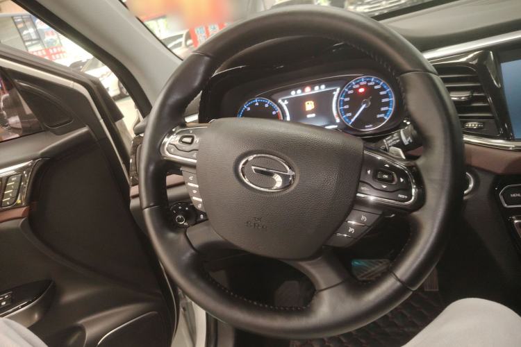 Used GAC Trumpchi GS8 2017 320T Two-Wheel Drive Luxury Smart Connectivity Version (7 Seats) Steering Wheel