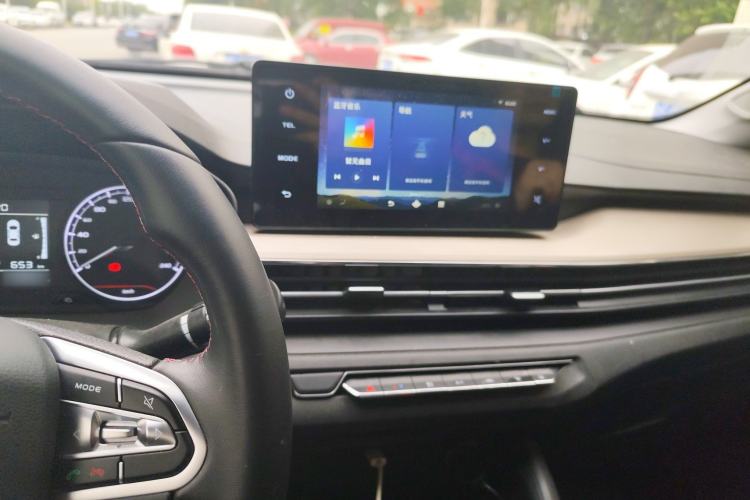 Used Livan X3 PRO 2022 1.5L Manual Little Cutie
