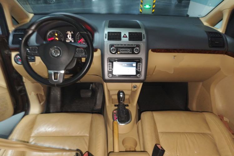 Used Volkswagen Touran 2011 1.4T DSG ZhiZhen Edition 5 Seats Center Console