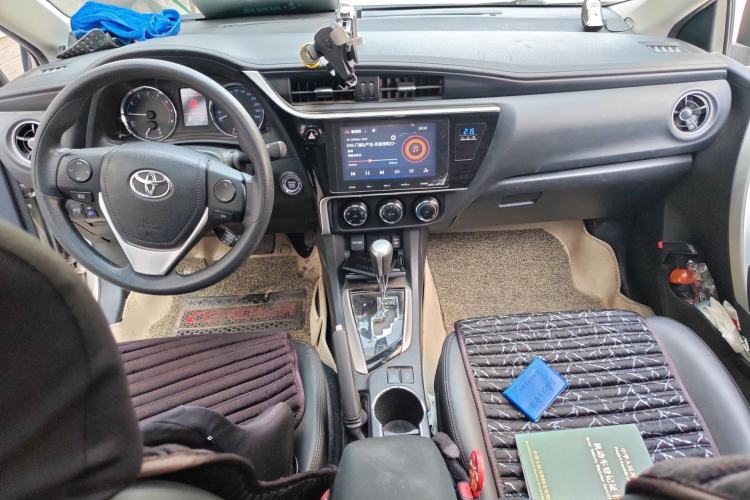 Used Toyota Corolla 2017 Revised Version 1.2T S-CVT GL-i Center Console