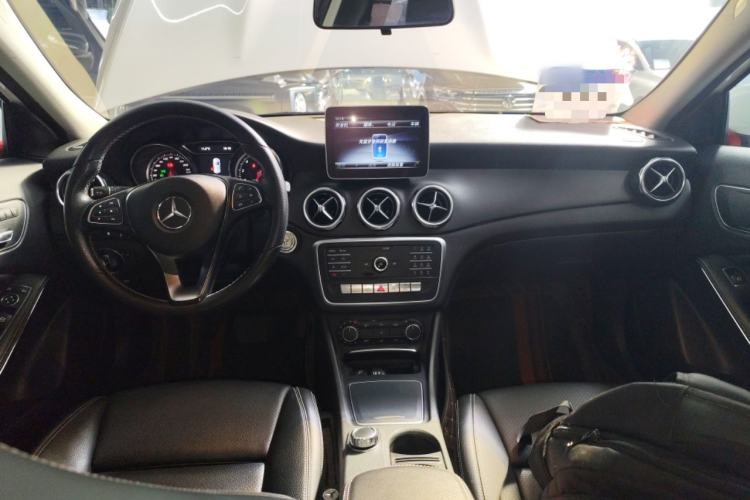 Used Mercedes-Benz GLA 2018 GLA 200 Sport Edition Center Console