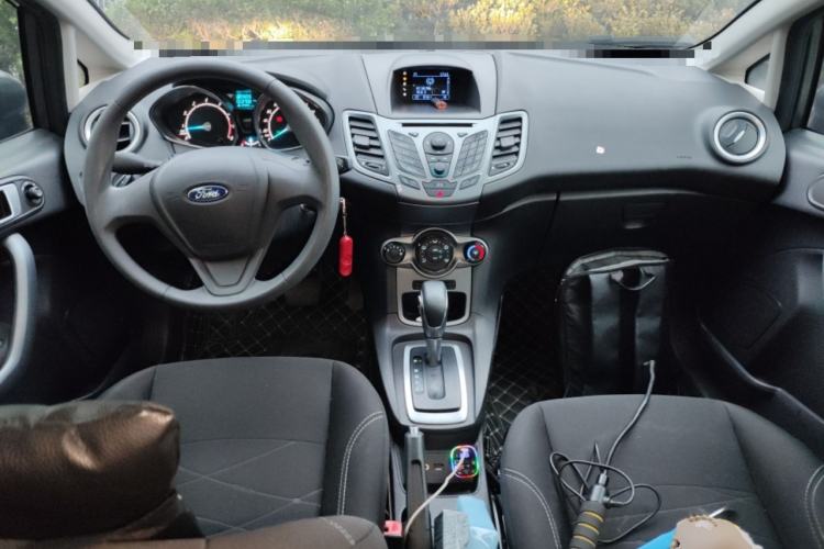 Used Ford Fiesta 2013 Hatchback 1.5L Automatic Fashion Edition Center Console