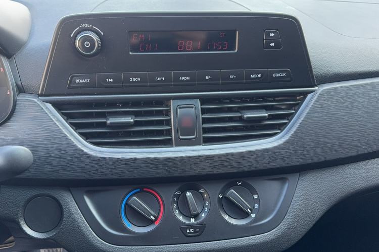 Used Baojun 310 2016 1.2L manual Comfort trim level