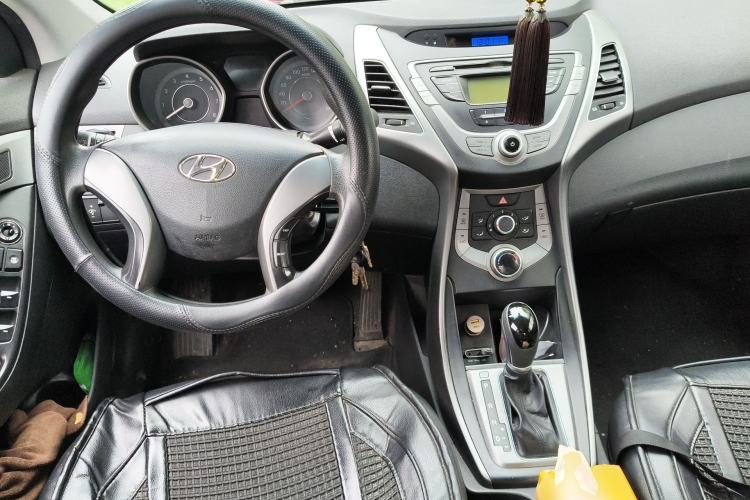 Used Hyundai Elantra (5th Generation / Langdong) 2015 1.6L Automatic Fashion Model Center Console