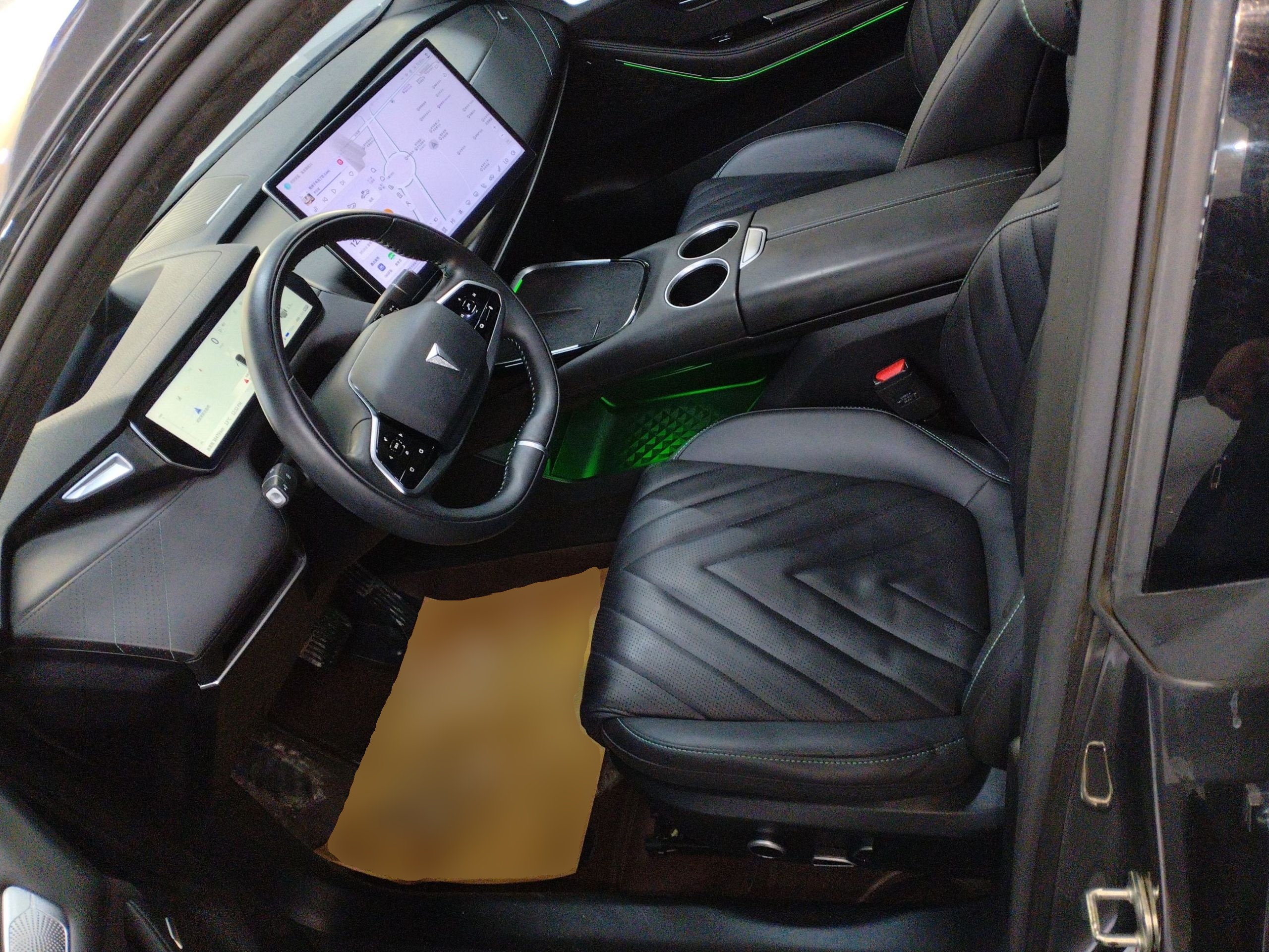 Переднее сиденье в автомобиле