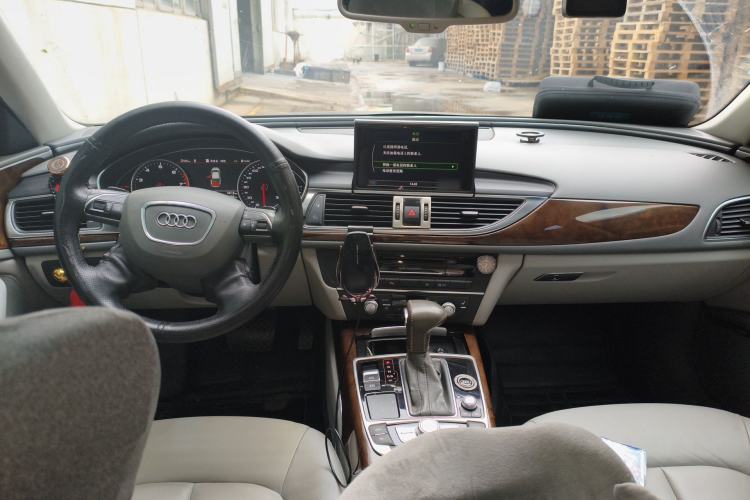 Used Audi A6L 2012 30 FSI Luxury Model Center Console