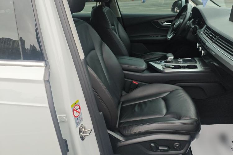 Used Audi Q7 2018 45 TFSI Technology Edition Right Front Seat