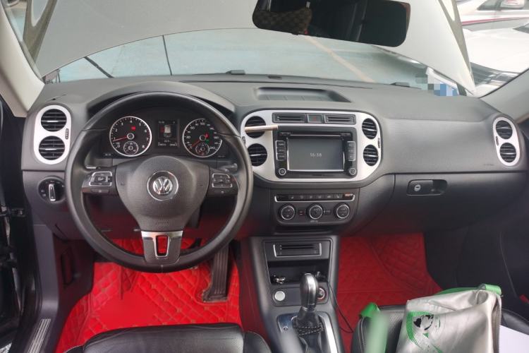 Used Volkswagen Tiguan 2016 300TSI Automatic Two-Wheel Drive Luxury Edition Center Console