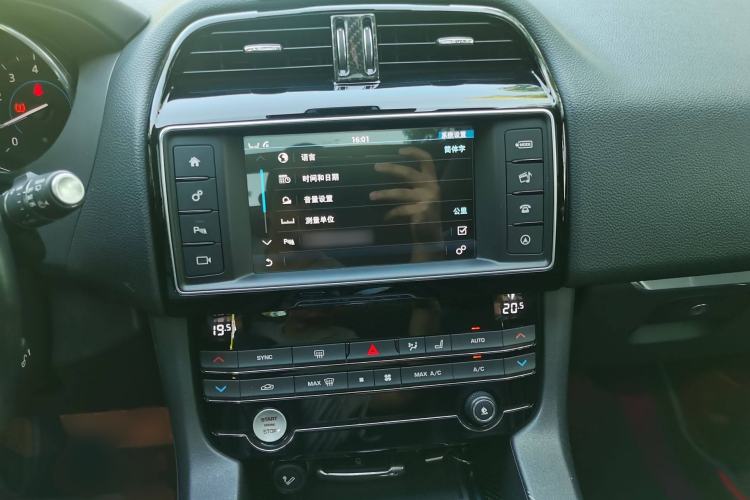 Used Jaguar F-PACE 2018 2.0T Two-Wheel Drive Urban Deluxe Edition