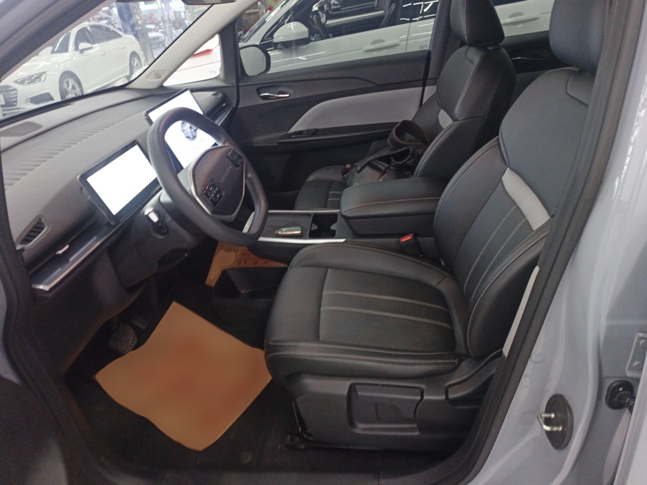 Переднее сиденье в автомобиле