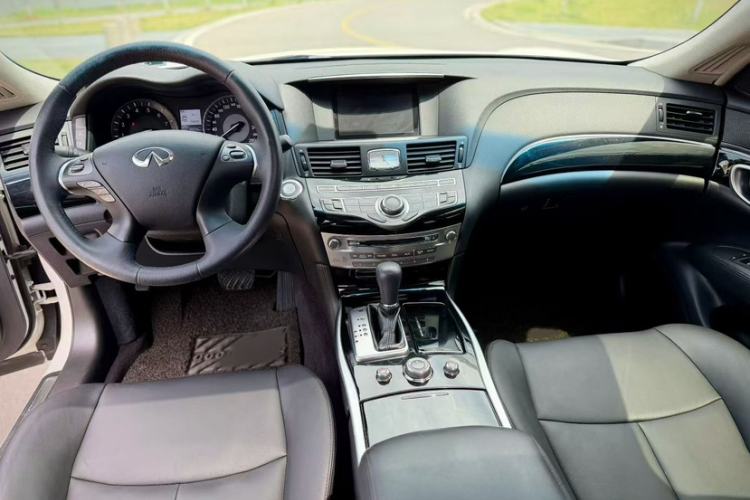 Used Infiniti Q70 2015 Q70L 2.5L Elite Edition Interior 1