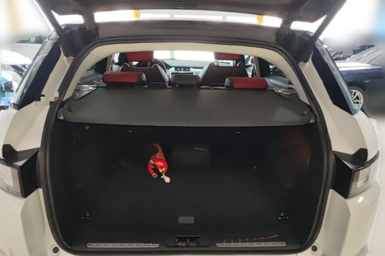 Used Land Rover Range Evoque 2017 2.0T HSE DYNAMIC All-Wheel Drive Edition Trunk