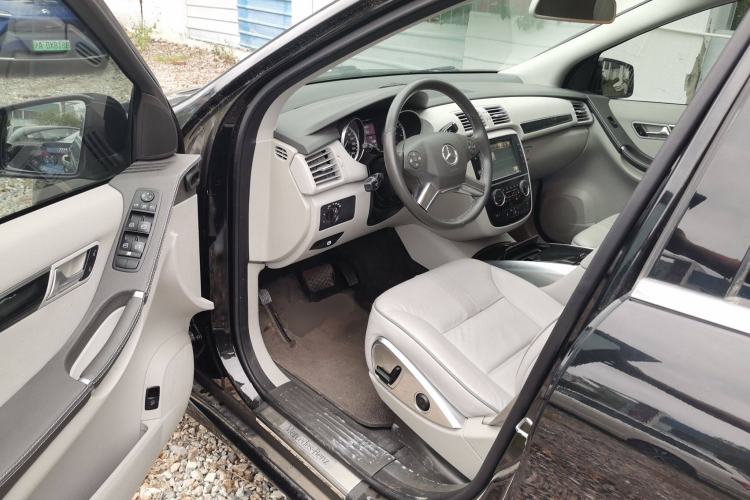 Used Mercedes-Benz R-Class 2017 R 320 4MATIC Business Edition Prestige Model
