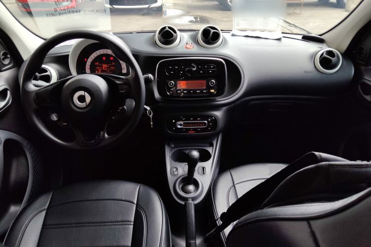 Used smart forfour 2016 1.0L 52 kW Dynamic Edition
