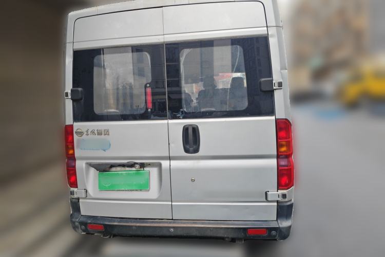 Used Dongfeng Yufeng 2014 2.5T YuliBao Logistics Vehicle Low-Trim Version with Short Wheelbase and Mid-Roof Design – ZD25