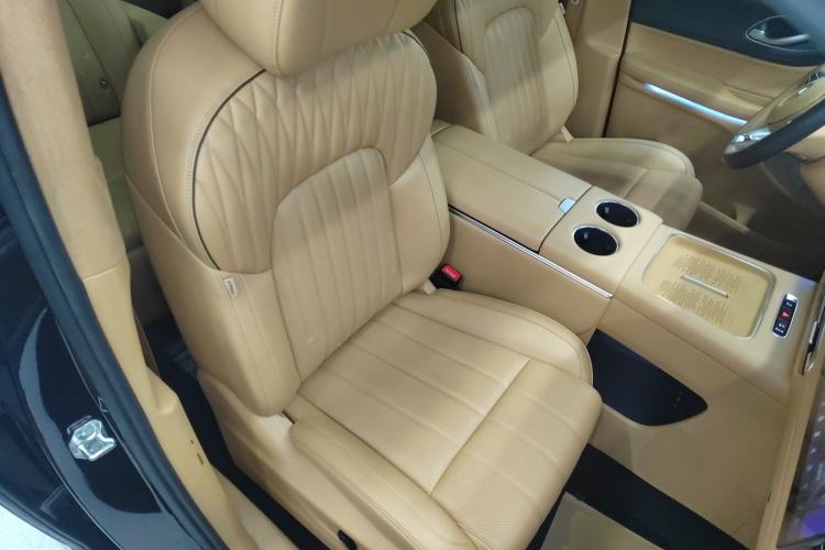 Used VOYAH Dream 2025 PHEV Four-Wheel-Drive Flagship Kunpeng Edition Right Front Seat