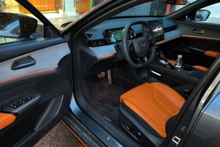 Used CHANGAN UNI-V 2025 Model Third-Generation 2.0T Dynamic Edition Driver Seat