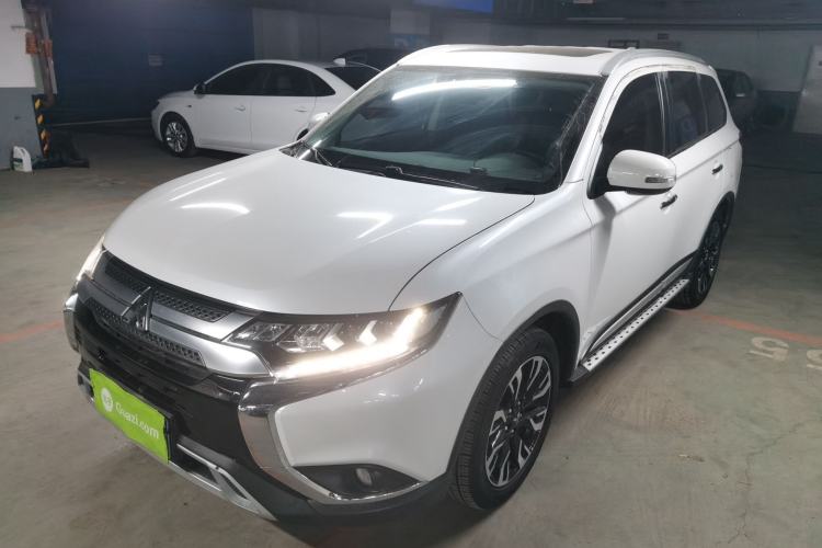 Used Mitsubishi Outlander 2019 2.4L 4x4 Zhi Xiang Edition 5 Seats China V Emission Standard