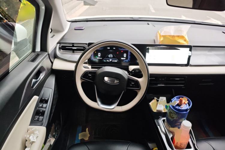 Used Geometry E Firefly 2024 401 km Fluorescent