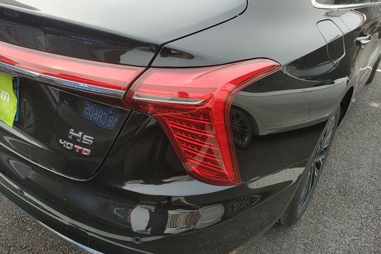 Used Hongqi H5 2025 2.0T Automatic Flag Edition – 500 000 Units Commemorative Version Right Rear Taillight