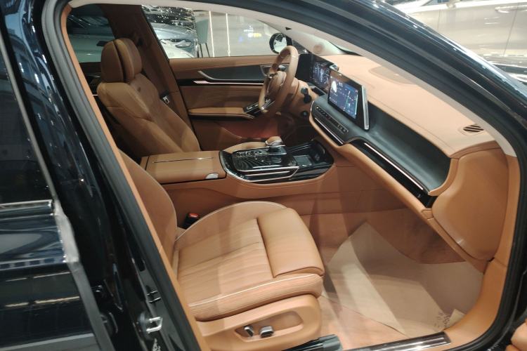 Used Hongqi H9 2025 2.0T Two-Wheel-Drive Flagship Private Enjoyment Style 5 Seats
