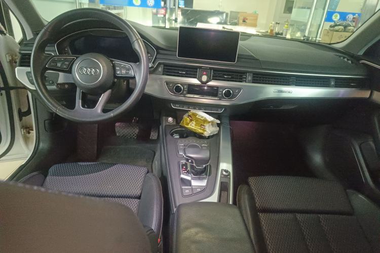 Used Audi A4L 2018 30th Anniversary Edition 45 TFSI quattro Sport model Center Console