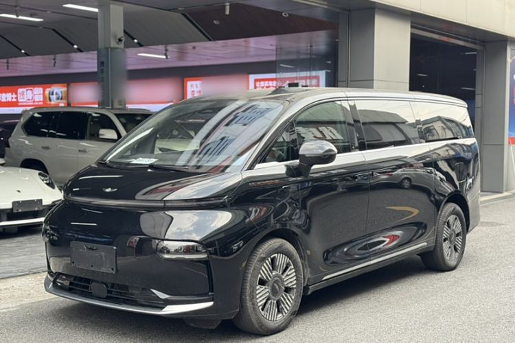 Used Geely Galaxy LEVC L380 2024 140-Degree 6-Seater All-Wheel-Drive Ultra