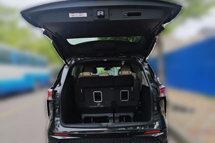 Used Toyota Granvia 2022 2.5L Hybrid Premium Edition
