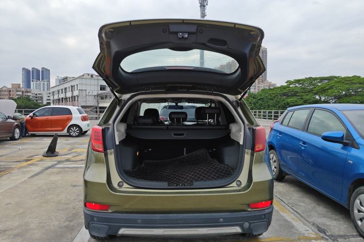 Used GAC Trumpchi GS5 Super 2015 2.0L Automatic Two-Wheel Drive Elite Edition Trunk