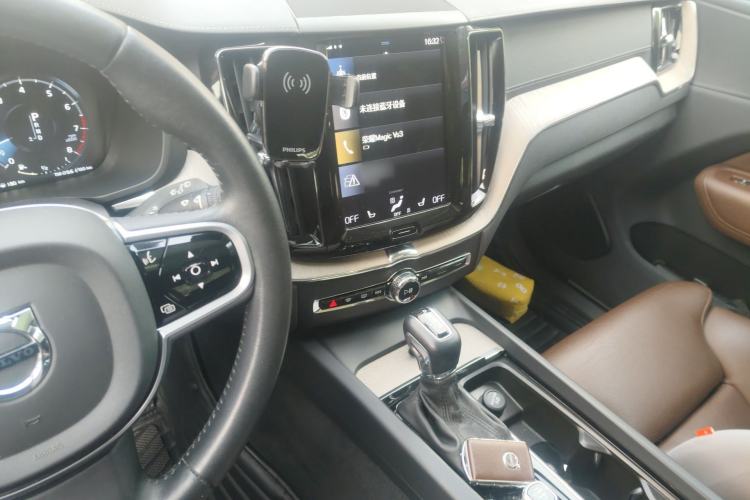 Used Volvo XC60 2020 T5 4x4 Smart Luxury Edition Audio And AC Panel