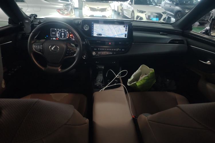 Used Lexus ES 2023 200 Excellence Edition
