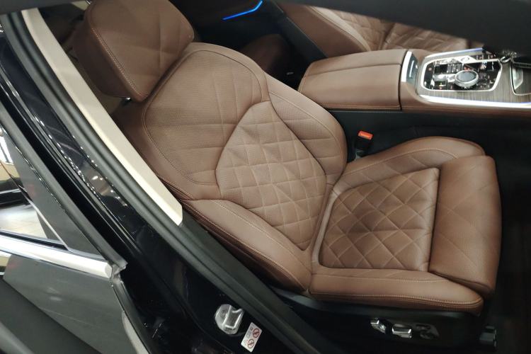 Used BMW X7 2023 xDrive40i Luxury Package with Leading Features Right Front Seat