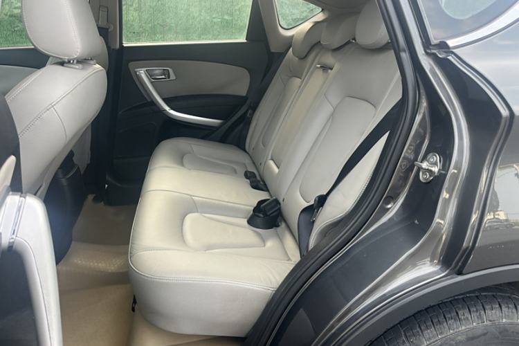 Used Bestune X80 2013 2.0L manual luxury version