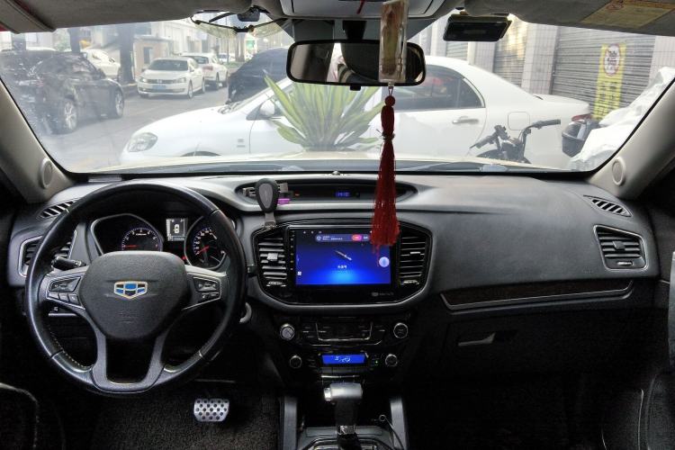 Used Geely Auto GX9 2014 2.4L Automatic Two-Wheel Drive Deluxe Model Center Console