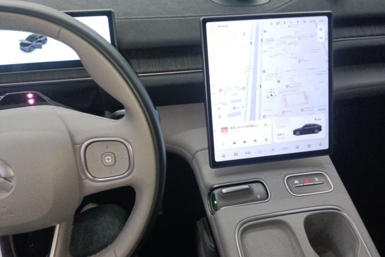 Used Nio EC6 2023 75 kWh Center Console