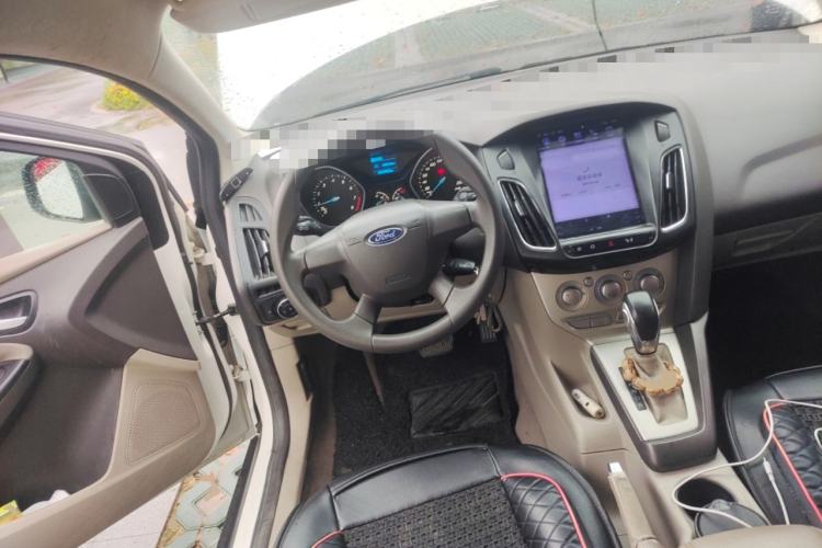 Used Ford Focus 2012 Sedan 1.6L Automatic Comfort Model Steering Wheel