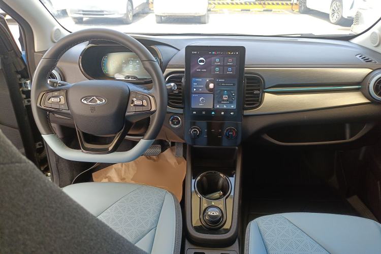 Used Chery QQ Little Ant 2024 Edition Youth Version 251km True Love Edition 25.05 kWh Center Console