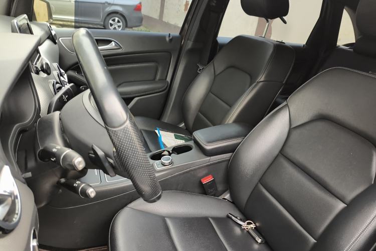 Used Mercedes-Benz B-Class 2015 B 200 Fashion Model Left Front Seat