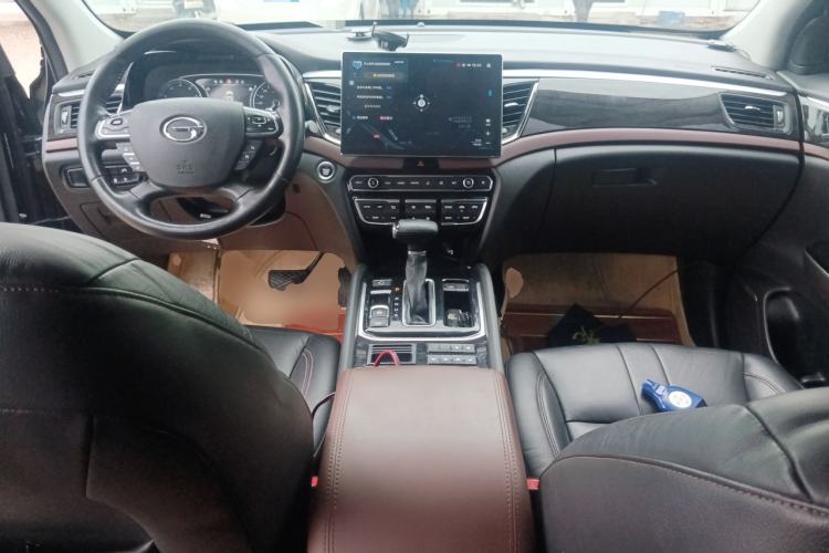 Used GAC Trumpchi GS8 2017 320T Two-Wheel Drive Luxury Smart Connectivity Version (7 Seats) Center Console