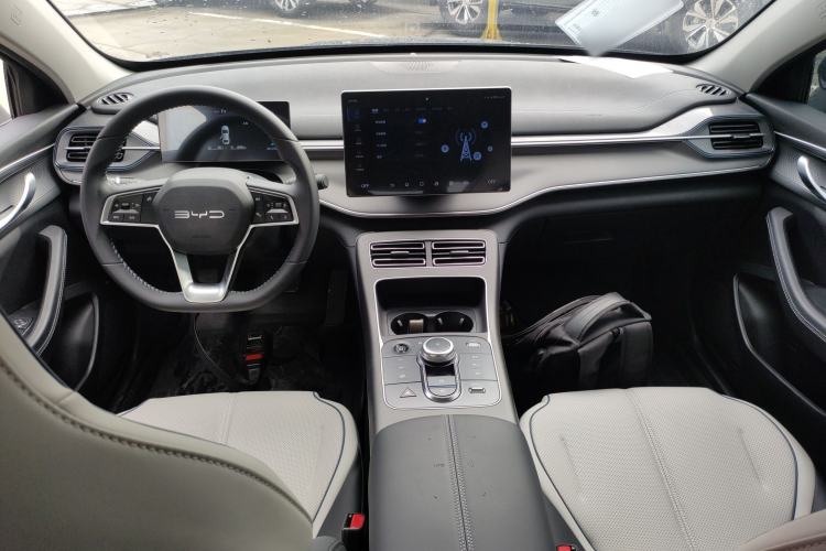 Used BYD Destroyer 05 2024 HONOR Edition DM-i 55KM Luxury Model Center Console