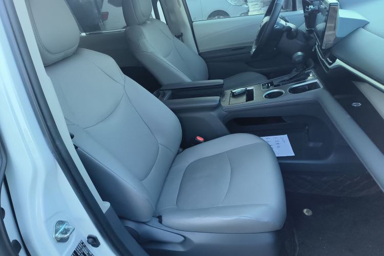 Used Toyota Granvia 2023 2.5L Hybrid Comfort Edition
