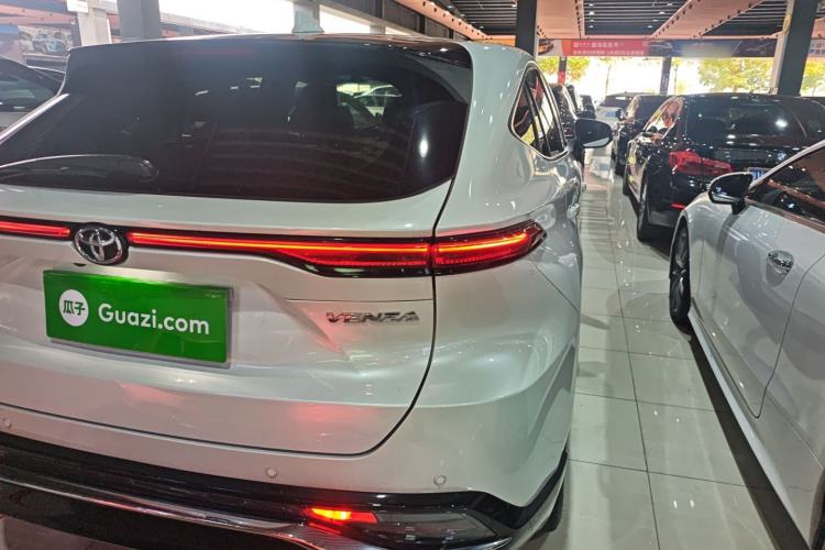 Used Toyota Venza 2023 2.0L CVT Two-Wheel Drive Prestige Version Exterior 3