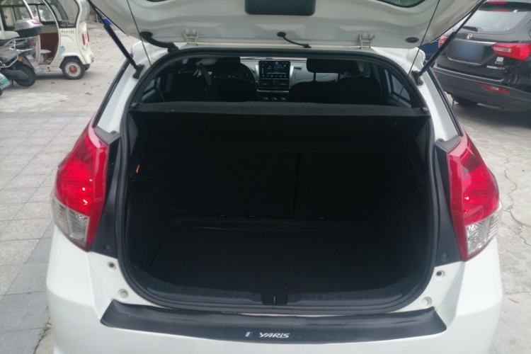 Used Toyota YARiS L Zhi Xuan 2015 1.5E Automatic Charm Edition