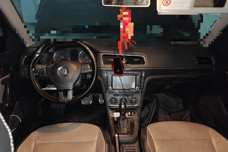 Used Volkswagen Cross Lavida 2014 1.4TSI DSG
