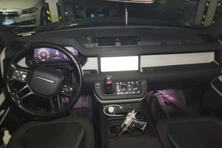 Used Land Rover Defender 2020 110 P400 SE Center Console