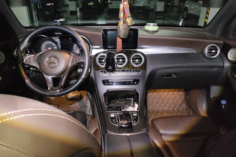 Used Mercedes-Benz GLC 2017 GLC 260 4MATIC Luxury Model Center Console