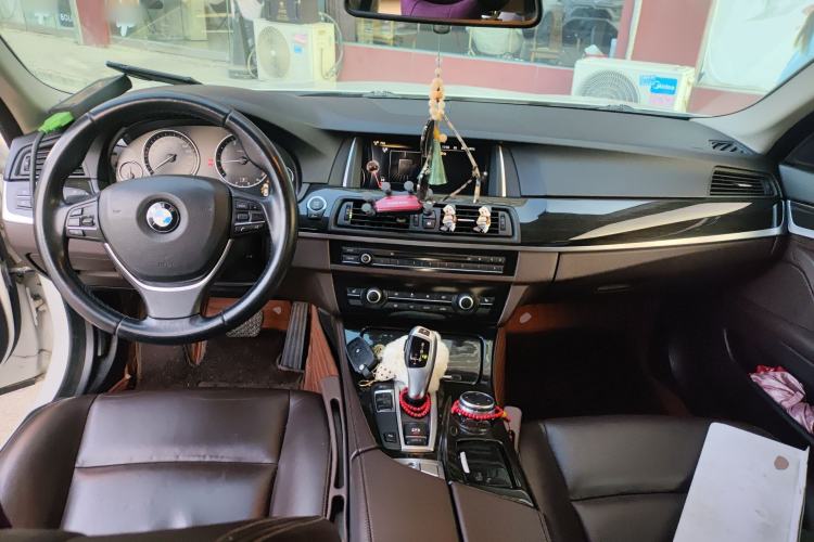 Used BMW 5 Series 2014 525Li Luxury Design Package Center Console