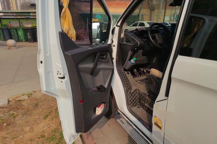 Used Ford Transit 2019 2.0T Gasoline Multi-Purpose Commercial Vehicle Short Wheelbase Low Roof 6-Seater China VI Standard
